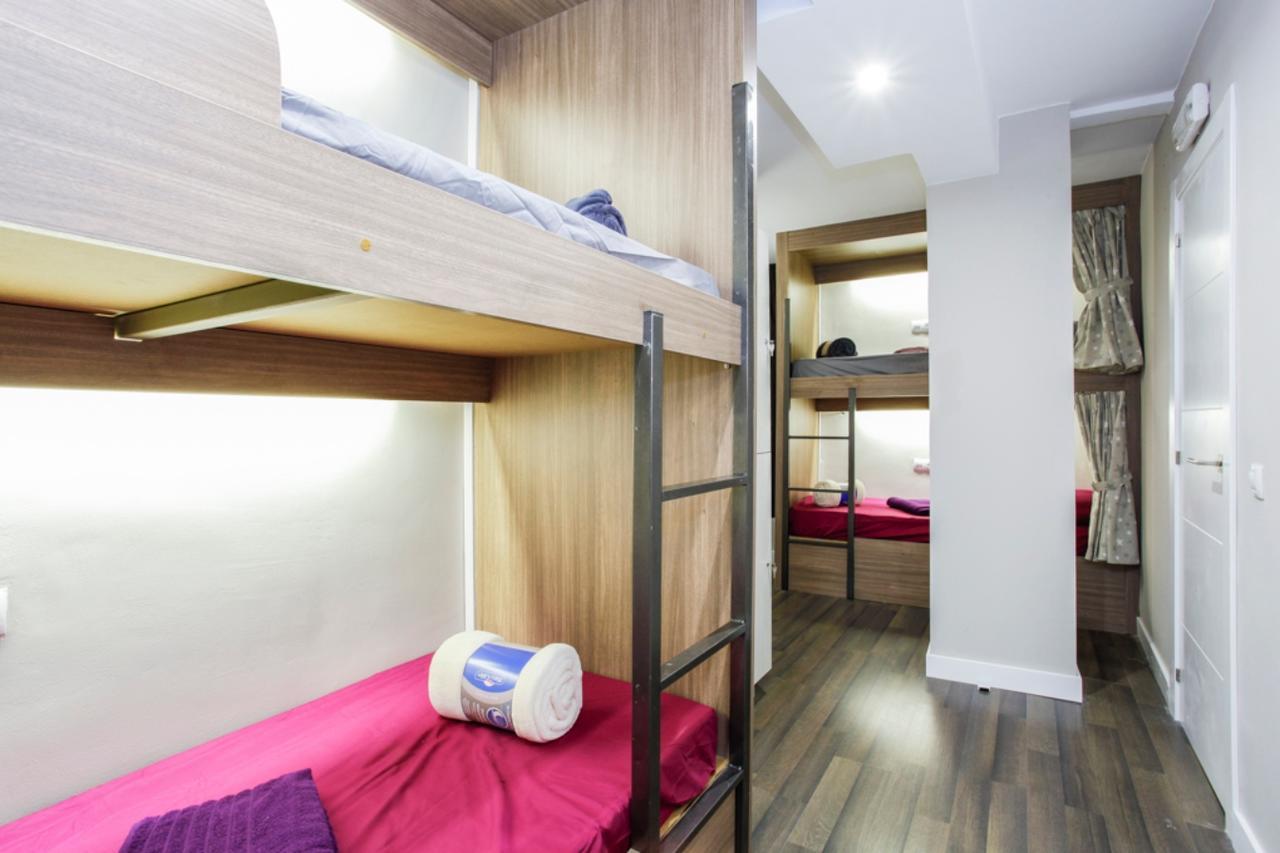 Single Bed Mixed Dormitory Room,709537411:JPEG